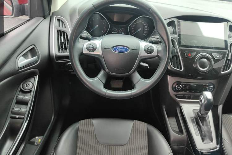 Used Ford Focus 2012 Hatchback 1.6L Automatic Fashion Edition Steering Wheel