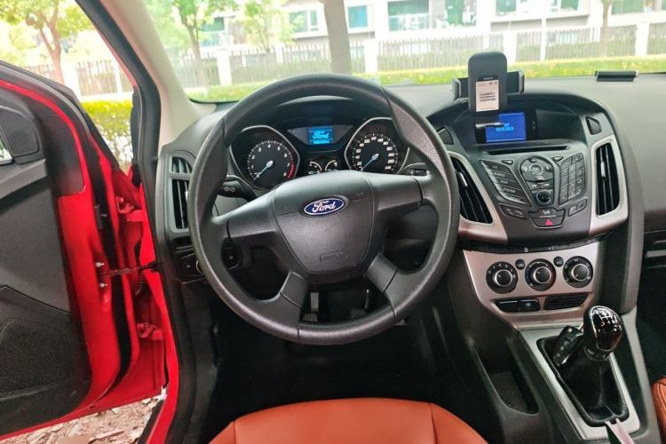 Used Ford Focus 2012 Hatchback 1.6L Manual Comfort Model Steering Wheel