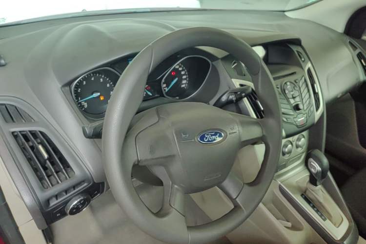 Used Ford Focus 2012 Sedan 1.6L Automatic Comfort Model Steering Wheel
