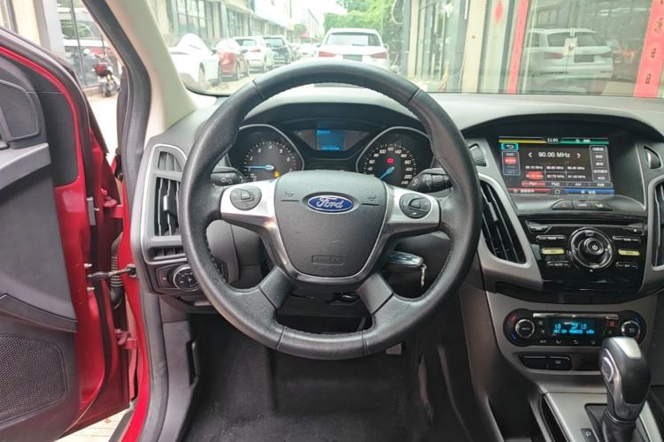 Used Ford Focus 2012 Sedan 1.6L Automatic Fashion Edition Steering Wheel