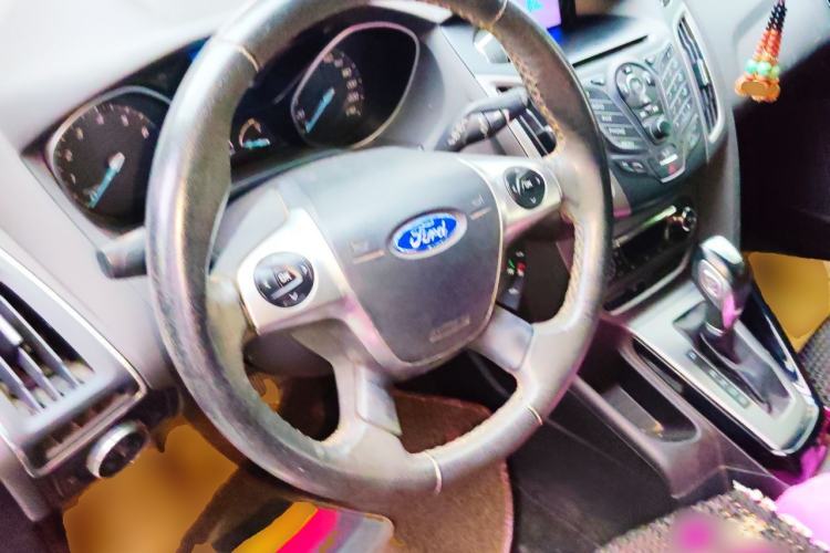 Used Ford Focus 2012 Hatchback 1.6L Automatic Fashion Edition Steering Wheel