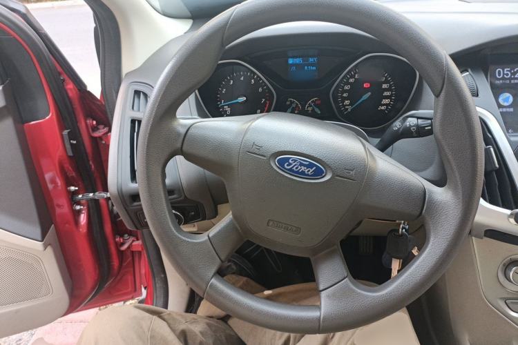 Used Ford Focus 2012 Sedan 1.6L Automatic Comfort Model Steering Wheel