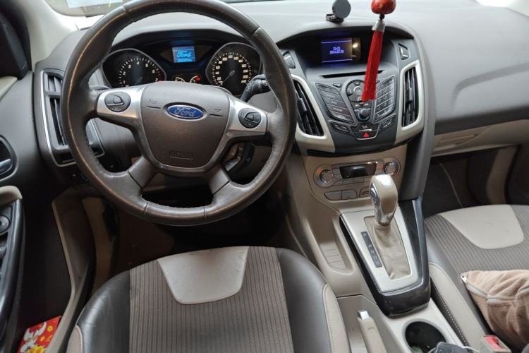 Used Ford Focus 2012 Hatchback 1.6L Automatic Fashion Edition Steering Wheel
