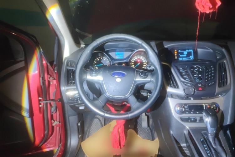 Used Ford Focus 2012 Sedan 1.6L Automatic Fashion Edition Steering Wheel