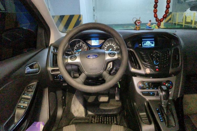 Used Ford Focus 2012 Hatchback 1.6L Automatic Comfort Model Steering Wheel