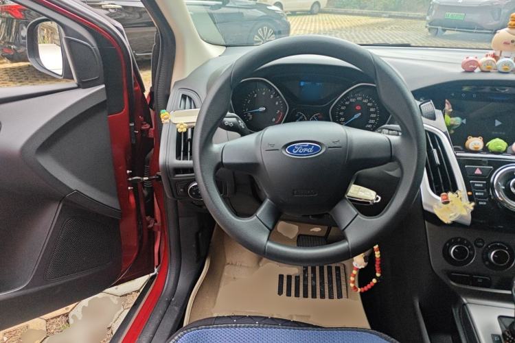 Used Ford Focus 2012 Hatchback 1.6L Automatic Comfort Model Steering Wheel