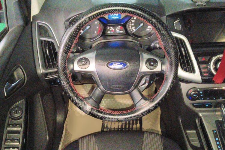 Used Ford Focus 2012 Sedan 1.6L Automatic Fashion Edition Steering Wheel