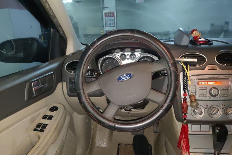 Used Ford Focus 2012 Sedan Classic 1.8L Automatic Base Model Steering Wheel
