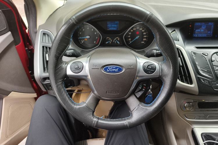 Used Ford Focus 2012 Sedan 1.6L Manual Fashion Edition Steering Wheel
