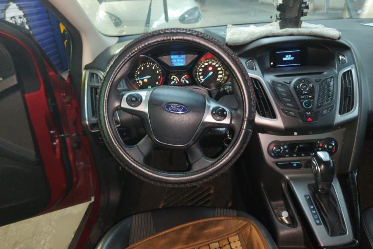 Used Ford Focus 2012 Sedan 1.6L Automatic Fashion Edition Steering Wheel