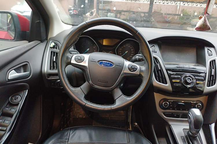 Used Ford Focus 2012 Sedan 1.6L Automatic Fashion Edition Steering Wheel