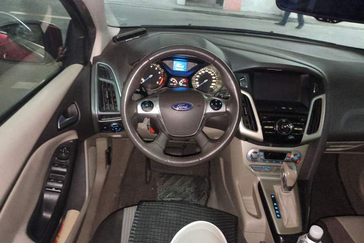 Used Ford Focus 2012 Hatchback 1.6L Automatic Fashion Edition Steering Wheel
