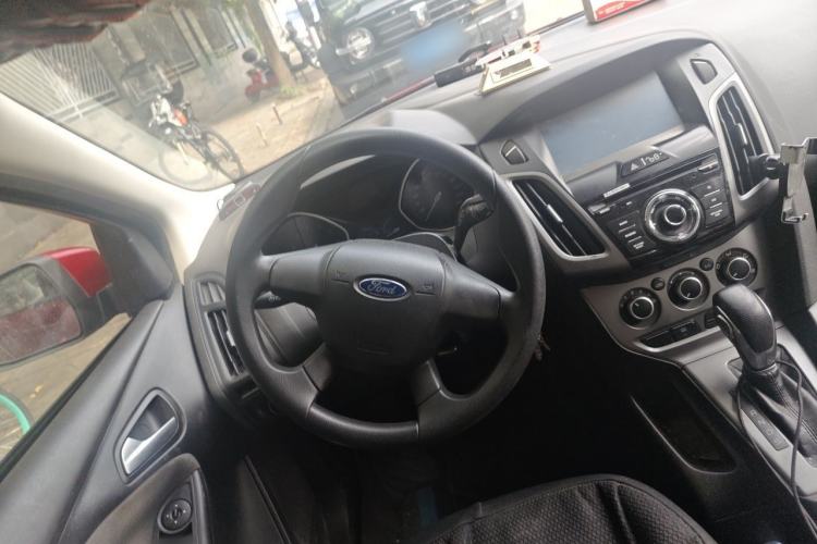 Used Ford Focus 2012 Hatchback 1.6L Automatic Fashion Edition Steering Wheel