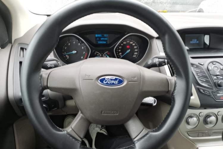 Used Ford Focus 2012 Sedan 1.6L Automatic Comfort Model Steering Wheel