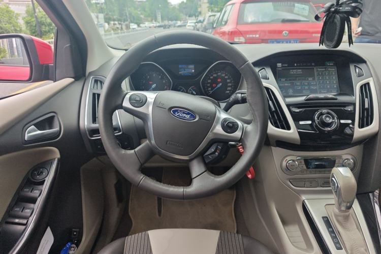 Used Ford Focus 2012 Hatchback 1.6L Automatic Fashion Edition Steering Wheel