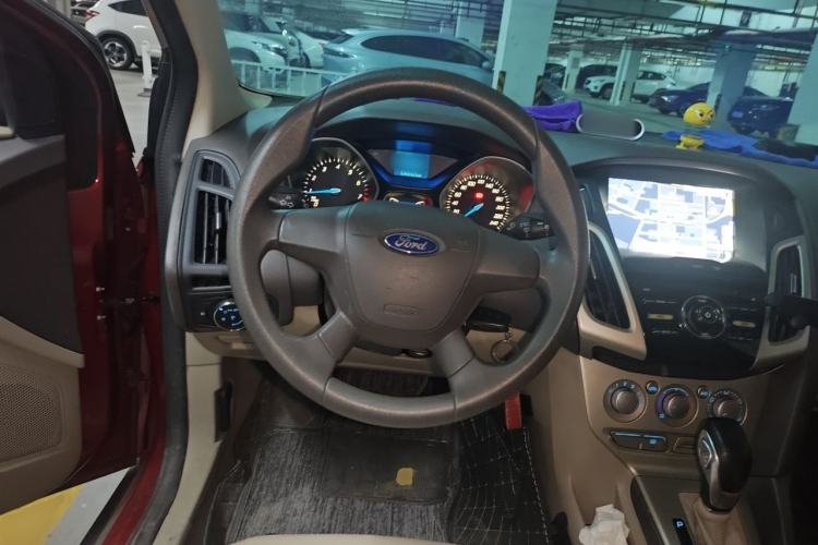 Used Ford Focus 2012 Sedan 1.6L Automatic Comfort Model Steering Wheel