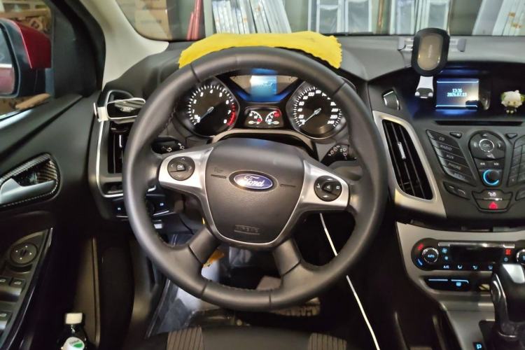 Used Ford Focus 2012 Hatchback 1.6L Automatic Fashion Edition Steering Wheel