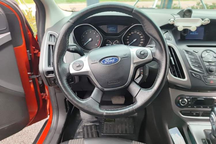 Used Ford Focus 2012 Hatchback 1.6L Automatic Fashion Edition Steering Wheel