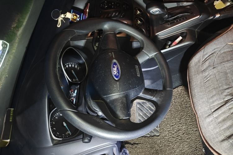Used Ford Focus 2012 Hatchback 1.6L Automatic Comfort Model Steering Wheel