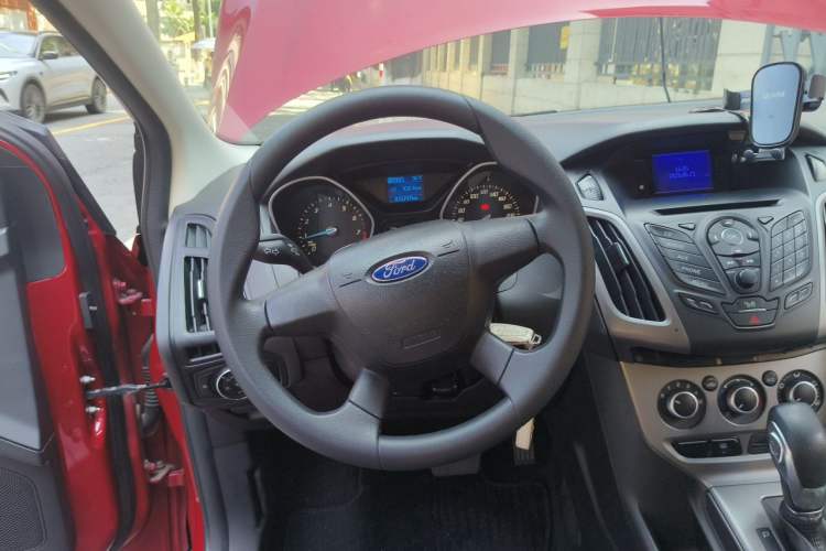 Used Ford Focus 2012 Hatchback 1.6L Automatic Comfort Model Steering Wheel