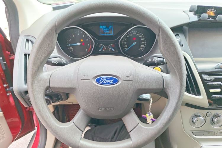 Used Ford Focus 2012 Sedan 1.6L Automatic Comfort Model Steering Wheel