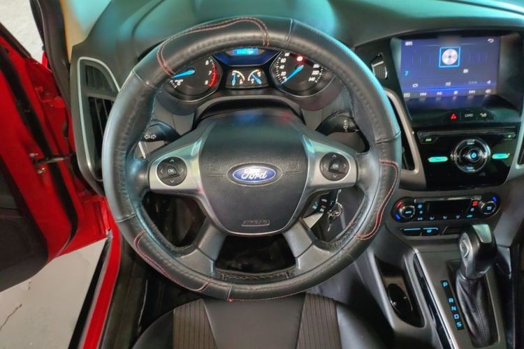 Used Ford Focus 2012 Hatchback 1.6L Automatic Fashion Edition Steering Wheel