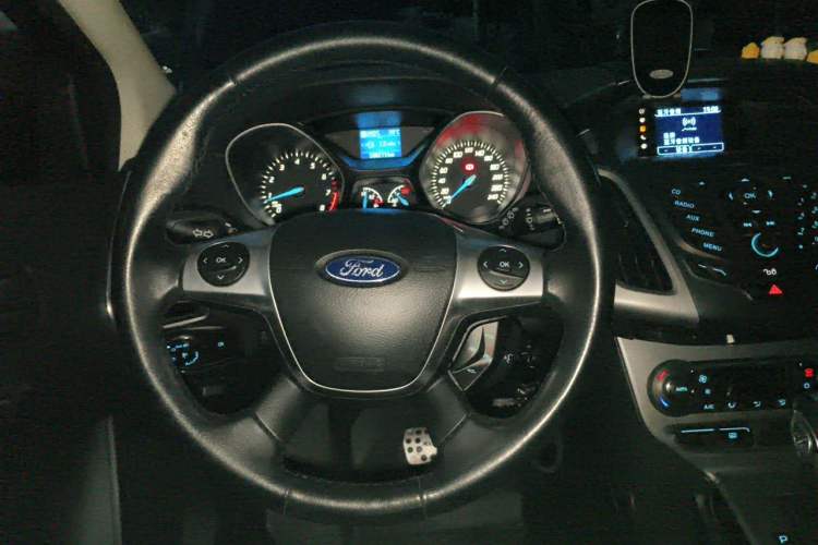 Used Ford Focus 2012 Hatchback 1.6L Automatic Fashion Edition Steering Wheel