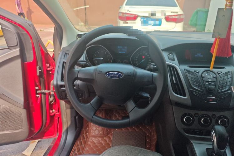 Used Ford Focus 2012 Hatchback 1.6L Automatic Comfort Model Steering Wheel