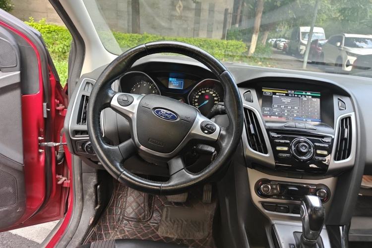 Used Ford Focus 2012 Hatchback 1.6L Automatic Fashion Edition Steering Wheel