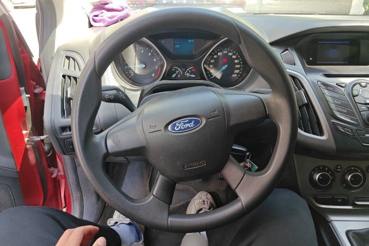 Used Ford Focus 2012 Hatchback 1.6L Manual Comfort Model Steering Wheel