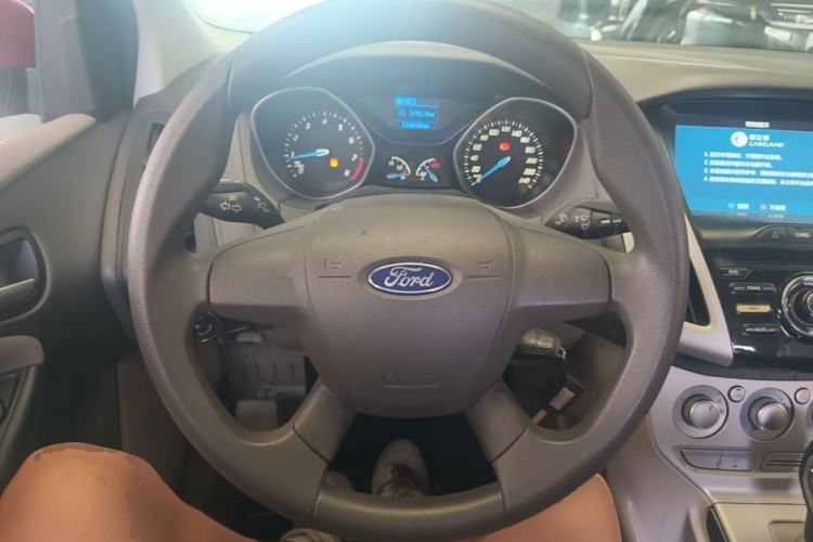 Used Ford Focus 2012 Sedan 1.6L Automatic Comfort Model Steering Wheel