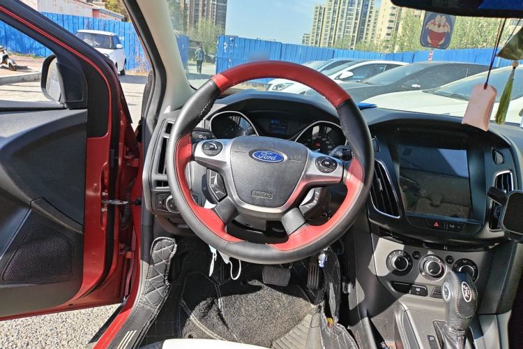 Used Ford Focus 2012 Hatchback 1.6L Automatic Comfort Model Steering Wheel