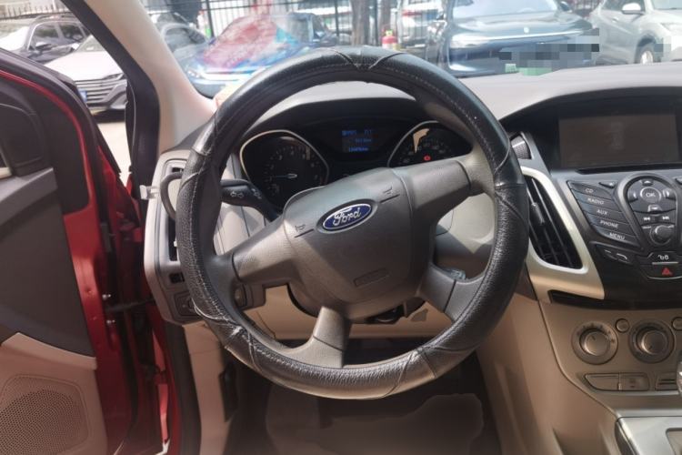 Used Ford Focus 2012 Sedan 1.6L Automatic Comfort Model Steering Wheel