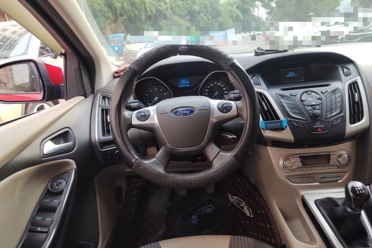 Used Ford Focus 2012 Sedan 1.6L Manual Fashion Edition Steering Wheel