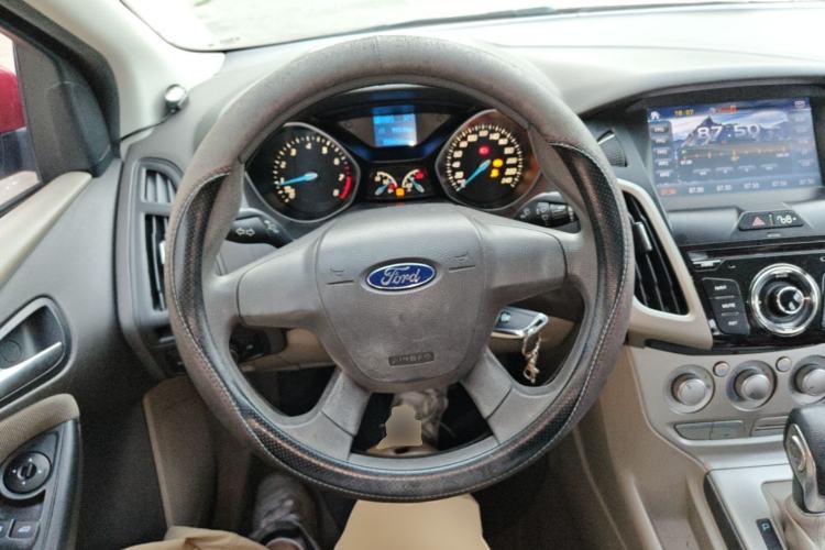 Used Ford Focus 2012 Sedan 1.6L Automatic Comfort Model Steering Wheel