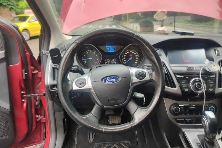 Used Ford Focus 2012 Sedan 1.6L Automatic Fashion Edition Steering Wheel