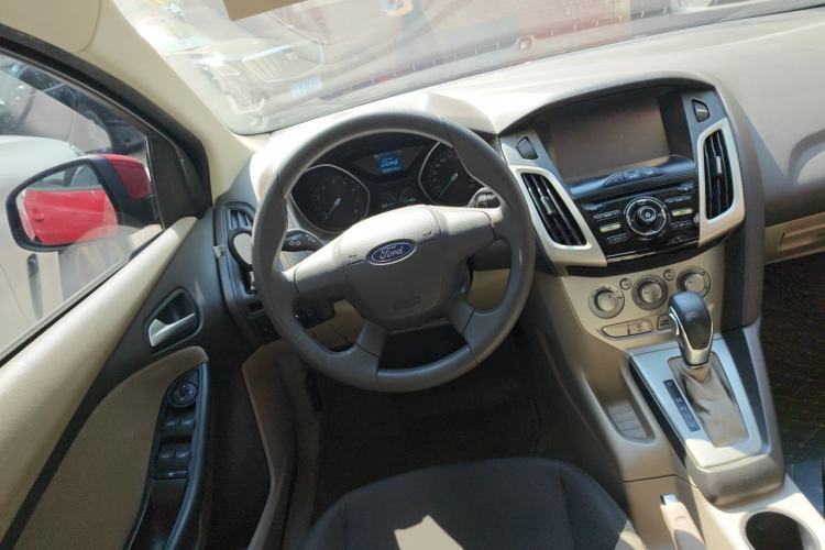 Used Ford Focus 2012 Sedan 1.6L Automatic Comfort Model Steering Wheel