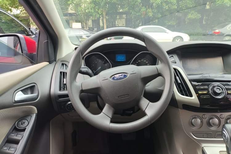 Used Ford Focus 2012 Sedan 1.6L Automatic Comfort Model Steering Wheel