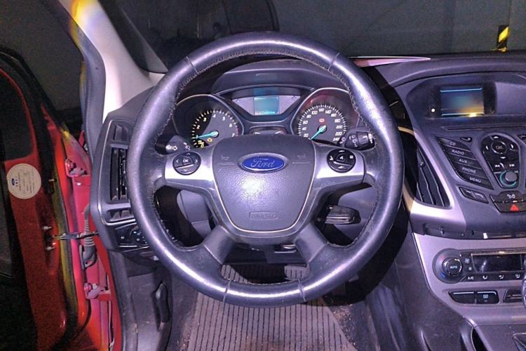 Used Ford Focus 2012 Sedan 1.6L Automatic Fashion Edition Steering Wheel