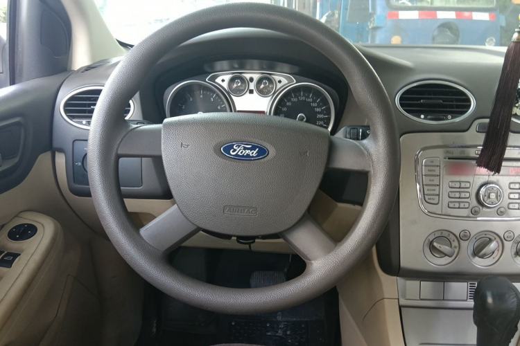 Used Ford Focus 2012 Sedan Classic 1.8L Automatic Base Model Steering Wheel