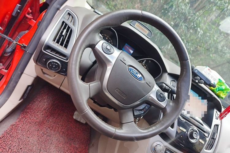 Used Ford Focus 2012 Hatchback 1.6L Automatic Fashion Edition Steering Wheel
