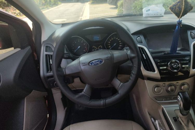 Used Ford Focus 2012 Sedan 1.6L Automatic Comfort Model Steering Wheel