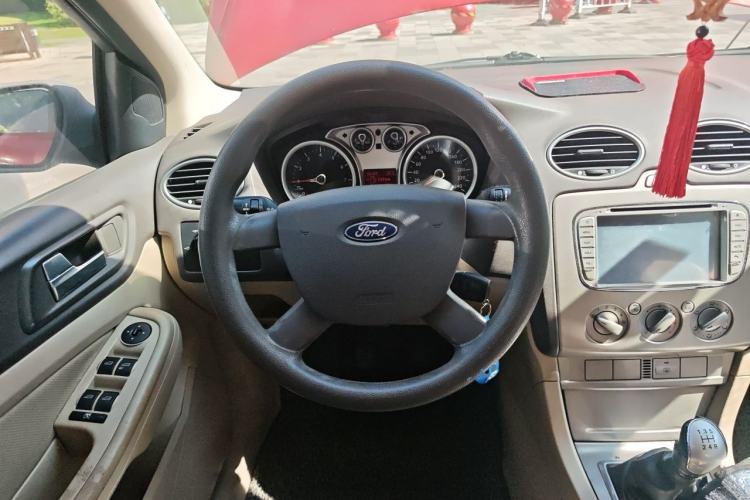 Used Ford Focus 2012 Sedan Classic 1.8L Manual Base Model Steering Wheel