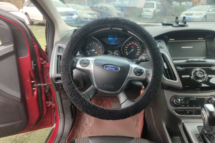 Used Ford Focus 2012 Hatchback 1.6L Automatic Fashion Edition Steering Wheel