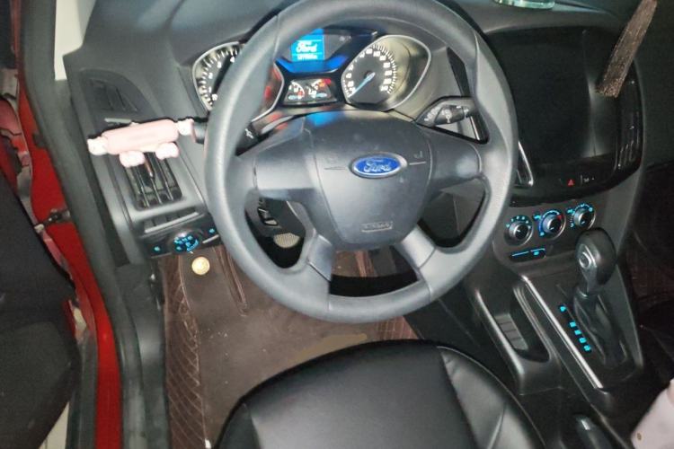 Used Ford Focus 2012 Hatchback 1.6L Automatic Comfort Model Steering Wheel