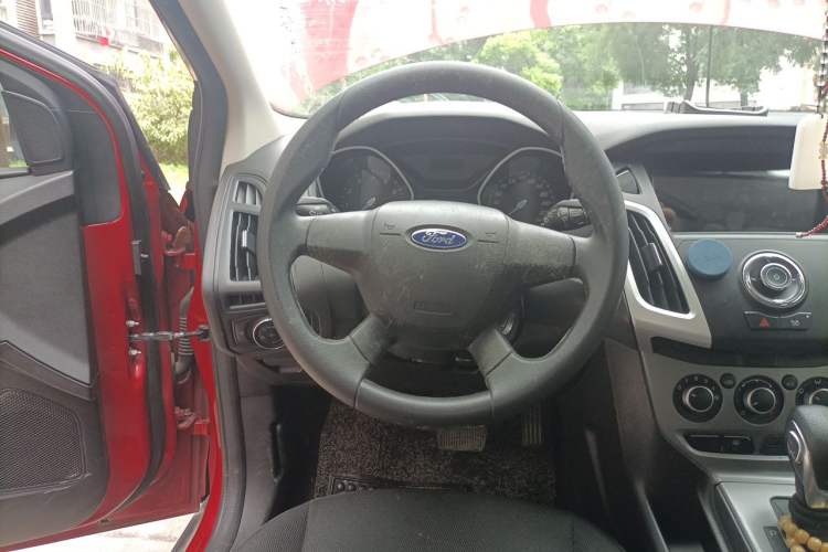 Used Ford Focus 2012 Hatchback 1.6L Automatic Comfort Model Steering Wheel