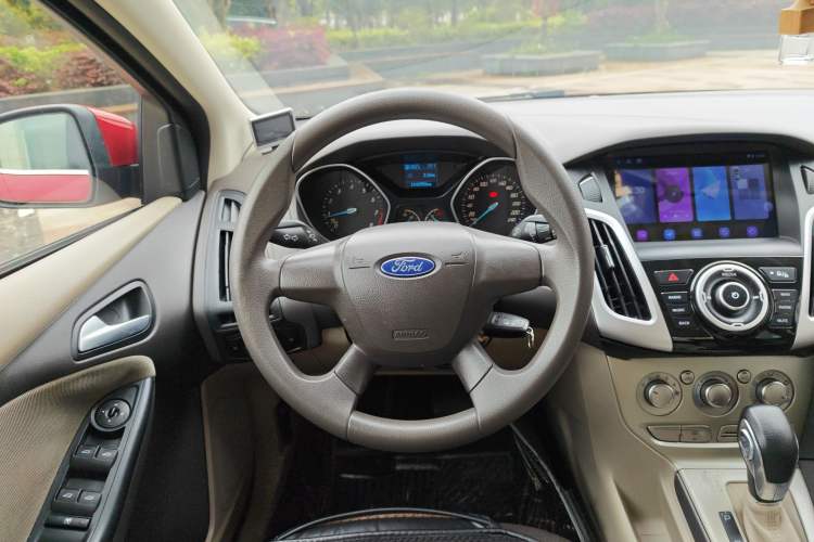 Used Ford Focus 2012 Sedan 1.6L Automatic Comfort Model Steering Wheel