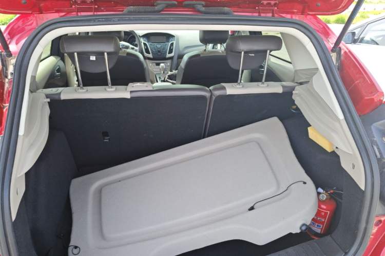 Used Ford Focus 2012 Hatchback 1.6L Automatic Fashion Edition Trunk