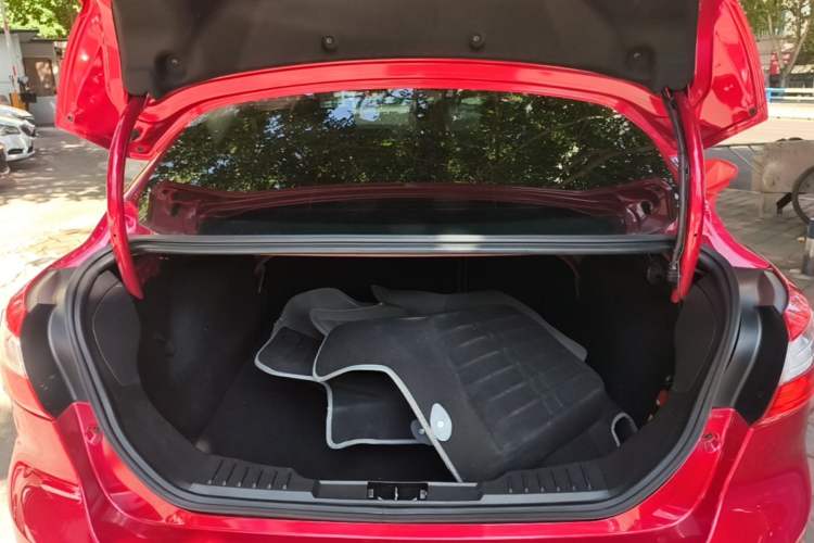 Used Ford Focus 2012 Sedan 1.6L Automatic Fashion Edition Trunk