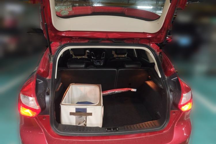Used Ford Focus 2012 Hatchback 1.6L Automatic Fashion Edition Trunk